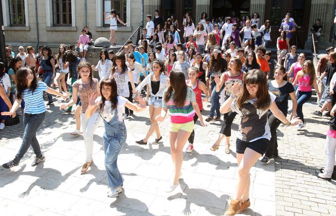 'Flashmob' junto al instituto Sagasta-4